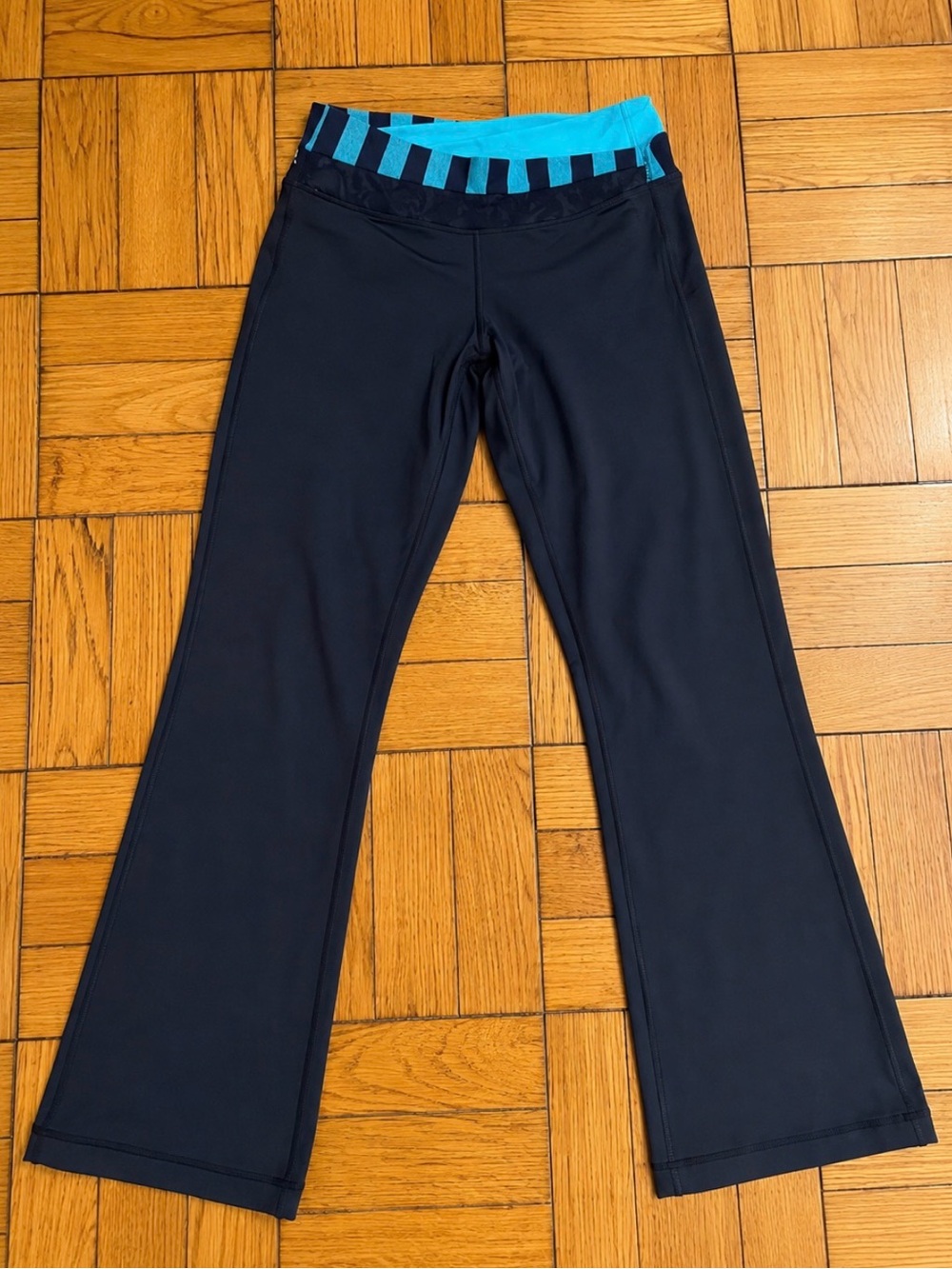 Lululemon Navy Blue Flare Yoga Pants Aqua Striped Waistband Size 6